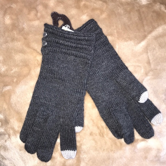 Michael Kors Accessories - Michael Kors tech gloves Michael Kors Accessories - Michael Kors tech gloves
